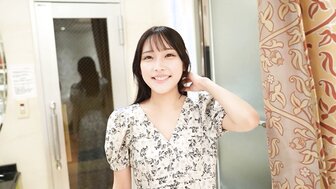 FC2PPV4884731 20歲的咖啡館服務生被她纖細的身材和眼神所吸引