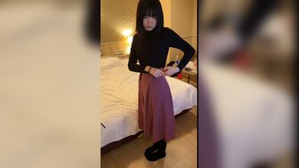 FC2PPV1233719 純情少女看見肉棒便急不及待放入口中 被無套中出面露滿足笑容