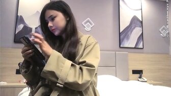 樣子甜美女生被小哥猛操太久表情都扭曲
