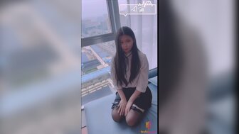 黑絲足交窗前猛插肛塞協助 爽叫不停