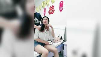 新婚少婦嫵媚挑逗老公 淫叫不斷