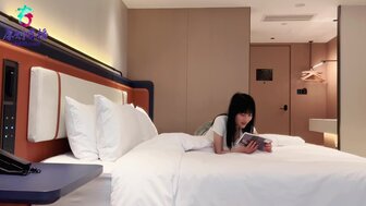 探花18歲女孩超好身材屁股翹小穴很緊 操起來很舒服