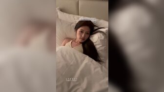 超美正妹一定要跟好友分享 讓美女沾滿我倆精液