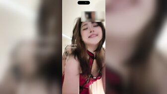 淫女一邊和男友啪啪一邊和前度視訊