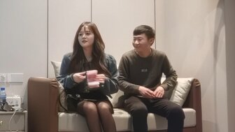 黑絲大長腿姐姐穿著高跟鞋由沙發上激戰到床上