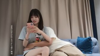 探花少女穿著情侶裝啪啪很有情趣 被猛操得叫得死去活來