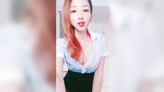 黑絲OL裝扮御姐被後入猛操 淫蕩呻吟騷語連連