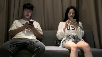 小哥全力猛操白衣甜美女神 被操越叫越起勁