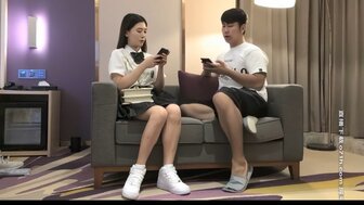 校服妹子為賺外快與小哥啪啪 被小哥插得哇哇大叫