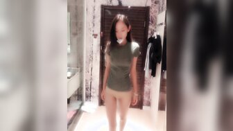 淫蕩超正人妻咬著保險套幫老公帶上 被操得蕩氣呻吟