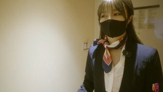 空姐下班後的色慾生活 白絲腳交猛操水嫩蜜穴