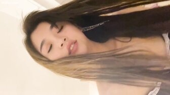清純女友穿著女僕裝與男友啪啪流出[1]