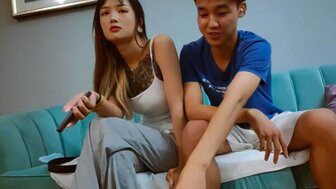 美乳正妹樣子漂亮猛操後吃小穴樣子超騷 可惜胸前紋身大打折扣