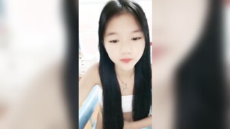嫩嫩呆萌小蘿莉無毛白虎穴被瘋狂打樁