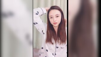 極品女神黑色網絲美腿按摩棒自慰騷叫聲引得小哥來操 嬌嗲呻吟聲令人受不了