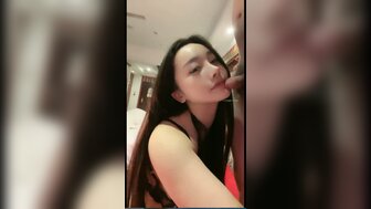 巨乳主播蕩樣吃棒棒 廢物男主無法滿足她只能靠自慰