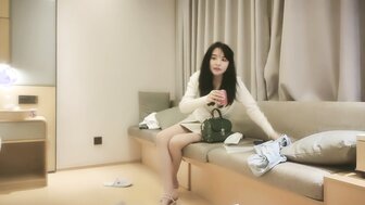 三千八約炮白晢長腿車模 猛操發出色色呻吟聲